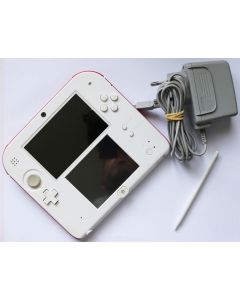 Console Nintendo 2DS blanche et rouge